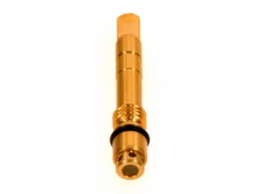 Goldene Wählerschraube mit mehreren gefrästen Rillen und einer schwarzen Dichtung. Das Produkt gehört zur Marke Bosch und hat eine zylindrische Form.